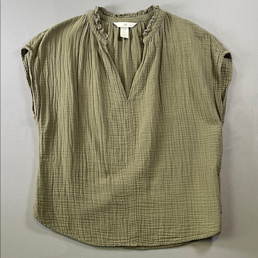 H&M Cotton Gauze Olive Green V-Neck Ruffle Collar Blouse Size Medium